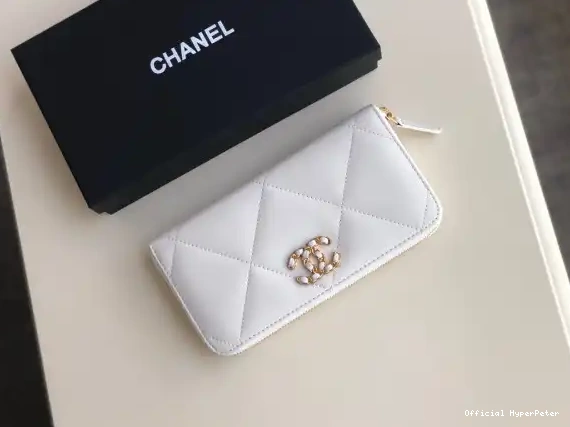 Hyper Peter 19 ZIPPED WALLET CHANEL 0628